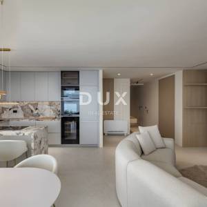 OPATIJA, CENTAR - luksuzna rezidencija za dugoročni najam s vlastitim bazenom i garažom