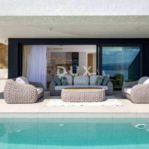 OPATIJA, CENTAR - luksuzna rezidencija za dugoročni najam s vlastitim bazenom i garažom