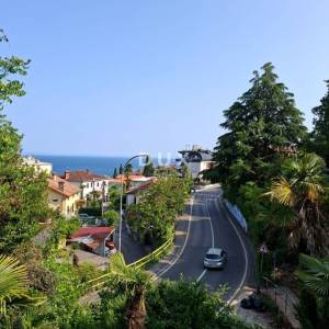 OPATIJA, CENTAR - Vila s pričom, stan s potencijalom – rijetka prilika