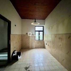 OPATIJA, CENTAR - Vila s pričom, stan s potencijalom – rijetka prilika