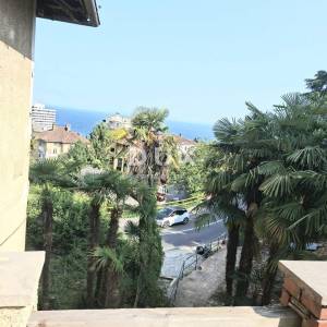 OPATIJA, CENTAR - Vila s pričom, stan s potencijalom – rijetka prilika