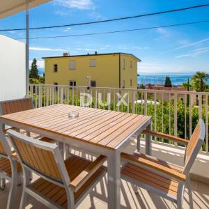 OPATIJA, IČIĆI – moderan stan za dugoročni najam s bazenom i panoramskim pogledom na more