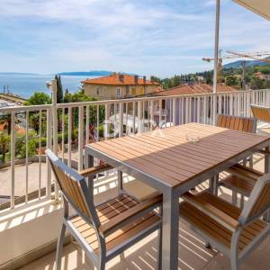 OPATIJA, IČIĆI – moderan stan od 66 m² za dugoročni najam, s bazenom i panoramskim pogledom na more