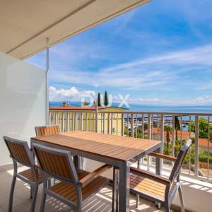 OPATIJA, IČIĆI – moderan stan od 46 m² za dugoročni najam, s bazenom i panoramskim pogledom na more