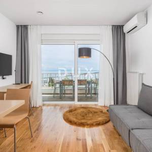 OPATIJA, IČIĆI – moderan stan od 46 m² za dugoročni najam, s bazenom i panoramskim pogledom na more