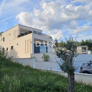 OPATIJA, LOVRAN - luksuzan stan 94m2 na katu, 300m od mora