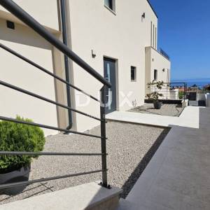 OPATIJA, LOVRAN - luksuzan stan 94m2 na katu, 300m od mora