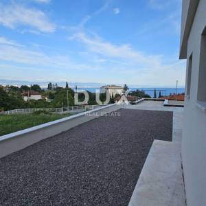 OPATIJA, LOVRAN - luksuzan stan 94m2 na katu, 300m od mora