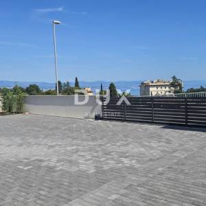 OPATIJA, LOVRAN - luksuzan stan 94m2 na katu, 300m od mora