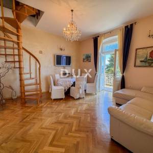 OPATIJA, LOVRAN- prekrasna prilika za kupnju povijesnog stana u vili, drugi red do mora, terasa i pogled