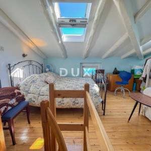 OPATIJA, LOVRAN- prekrasna prilika za kupnju povijesnog stana u vili, drugi red do mora, terasa i pogled