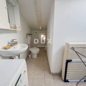 OPATIJA, LOVRAN- prekrasna prilika za kupnju povijesnog stana u vili, drugi red do mora, terasa i pogled