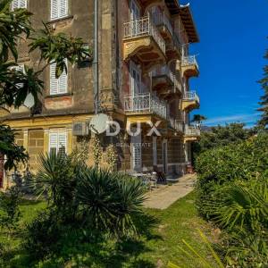 OPATIJA, LOVRAN- prekrasna prilika za kupnju povijesnog stana u vili, drugi red do mora, terasa i pogled