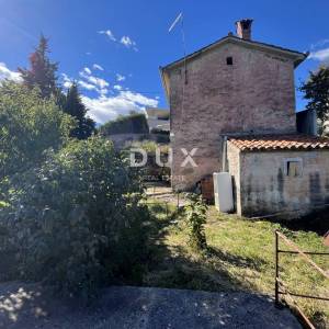 OPATIJA, POLJANE -  autentična starina na 1333 m² zemljišta s pogledom na more!