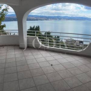 Opatija samostojeća kuća na lijepoj lokaciji