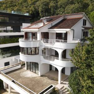 Opatija samostojeća kuća na lijepoj lokaciji