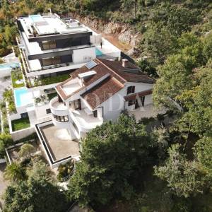 Opatija samostojeća kuća na lijepoj lokaciji