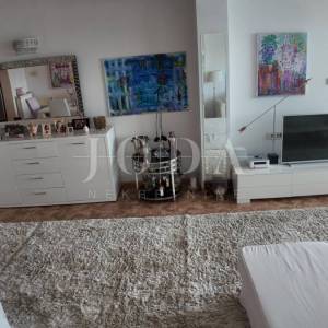 Opatija samostojeća kuća na lijepoj lokaciji