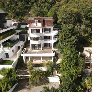 Opatija samostojeća kuća na lijepoj lokaciji