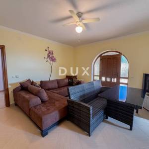 OPATIJA - samostojeća kuća s bazenom i kvalitetnom okućnicom, privatnost i predivan pogled na more