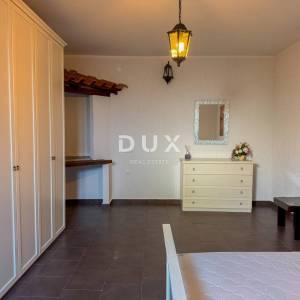 OPATIJA - samostojeća kuća s bazenom i kvalitetnom okućnicom, privatnost i predivan pogled na more