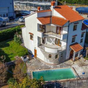 OPATIJA - samostojeća kuća s bazenom i kvalitetnom okućnicom, privatnost i predivan pogled na more