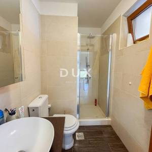 OPATIJA - samostojeća kuća s bazenom i kvalitetnom okućnicom, privatnost i predivan pogled na more