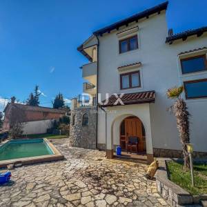 OPATIJA - samostojeća kuća s bazenom i kvalitetnom okućnicom, privatnost i predivan pogled na more