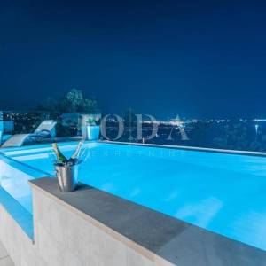 Opatija vila sa bazenom