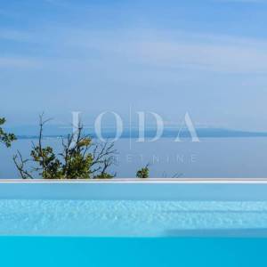 Opatija vila sa bazenom