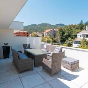 Opatija vila sa bazenom