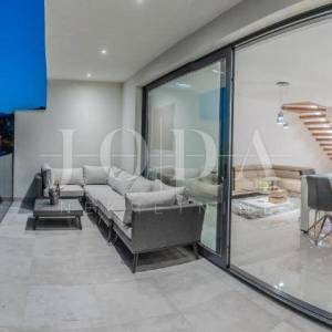 Opatija vila sa bazenom