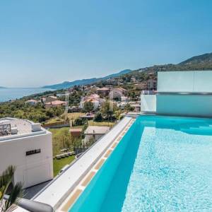 Opatija vila sa bazenom