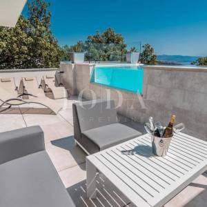 Opatija vila sa bazenom