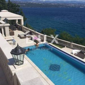 OPATIJA - villa sa bazenom 1. red do mora - unikatna nekretnina na tržištu!
