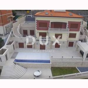 OPATIJA - villa sa bazenom 1. red do mora - unikatna nekretnina na tržištu!