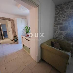 OPATIJA, VOLOSKO - elegantna nekretnina s dva stana na korak od mora, 87m2