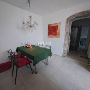 OPATIJA, VOLOSKO - elegantna nekretnina s dva stana na korak od mora, 87m2