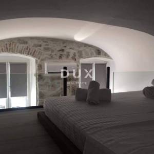 OPATIJA, VOLOSKO - elegantna nekretnina s dva stana na korak od mora, 87m2