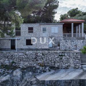OTOK BRAČ, SELCA - LOKACIJA - Kuća 1.red do mora!! - SAMO KOD NAS!