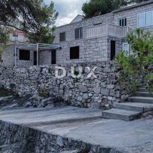 OTOK BRAČ, SELCA - LOKACIJA - Kuća 1.red do mora!! - SAMO KOD NAS!