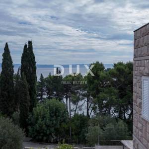 OTOK BRAČ, SUMARTIN - Apartmanska kuća u kamenu s garažom 2.red do mora