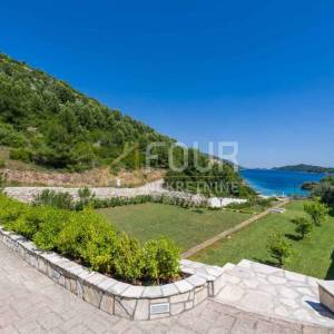 Otok Korčula, vila s bazenom - PRVI RED DO MORA !