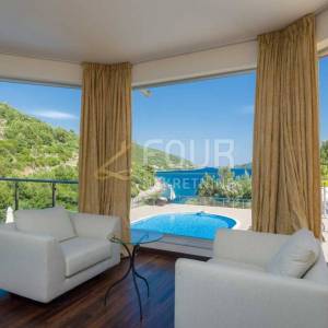 Otok Korčula, vila s bazenom - PRVI RED DO MORA !