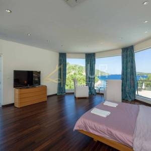 Otok Korčula, vila s bazenom - PRVI RED DO MORA !