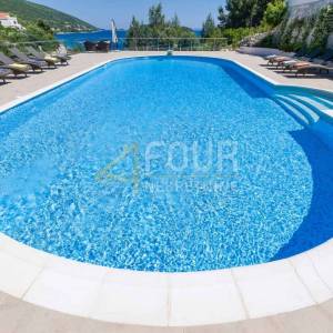 Otok Korčula, vila s bazenom - PRVI RED DO MORA !