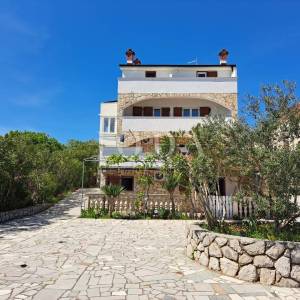Otok Krk - apartmanska kuća s prekrasnim pogledom na more