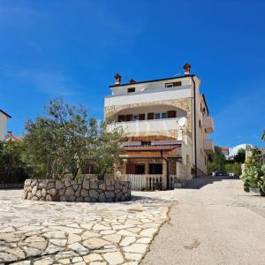Otok Krk - apartmanska kuća s prekrasnim pogledom na more