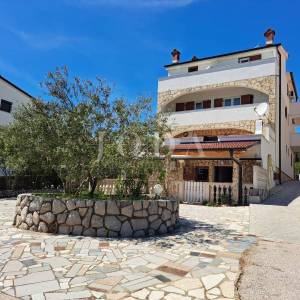 Otok Krk - apartmanska kuća s prekrasnim pogledom na more