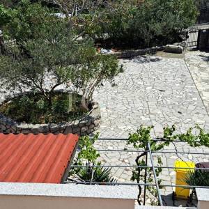 Otok Krk - apartmanska kuća s prekrasnim pogledom na more